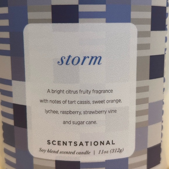 NEW storm Sensational Soy Blend Scented Candle. - Picture 3 of 6